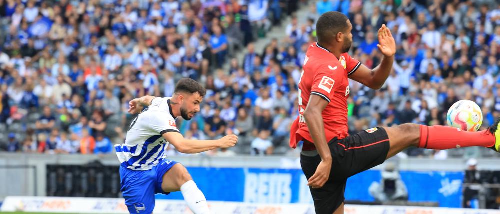 Der sitzt. Marco Richter scheßt das 2:1 für Hertha BSC.