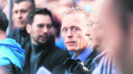 Lars Schieske (AfD), Kandidat für die Wahl zum Cottbuser Oberbürgermeister, steht bei einer Wahlkampfveranstaltung der AfD.