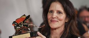 In „All the Beauty and the Bloodshed“ porträtiert Laura Poitras die amerikanische Fotografin Nan Goldin.