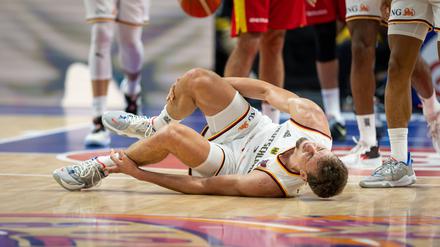 Im Spiel gegen Montenegro knickte Franz Wagner mit dem linken Fuß böse um. 