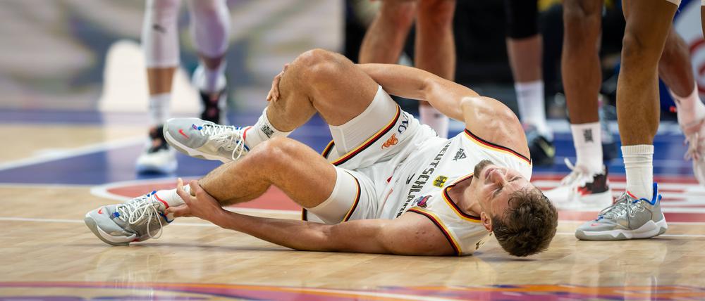 Im Spiel gegen Montenegro knickte Franz Wagner mit dem linken Fuß böse um.