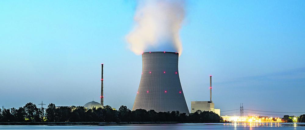 Das Atomkraftwerk Isar 2 könnte womöglich auch über das Jahresende hinaus am Netz bleiben.