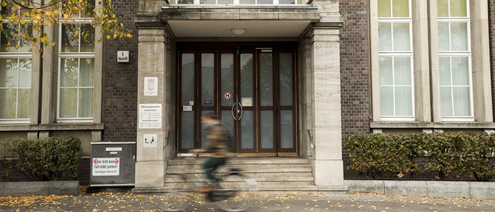 Die neue Stelle soll ebenfalls in der Thiemannstraße 1, also in unmittelbarer Nähe zum Finanzamt Neukölln, eingerichtet werden.