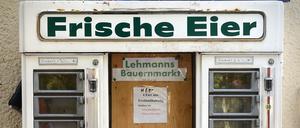 Ein Eier-Automat beim Lehmanns Bauernmarkt in Altmarienfelde.