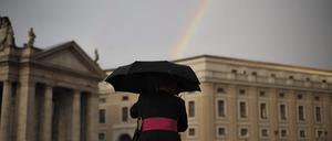 Die katholische Kirche öffnet sich queeren Menschen nur zögerlich. Auch im Erzbistum Berlin kommt die Veränderung langsam.