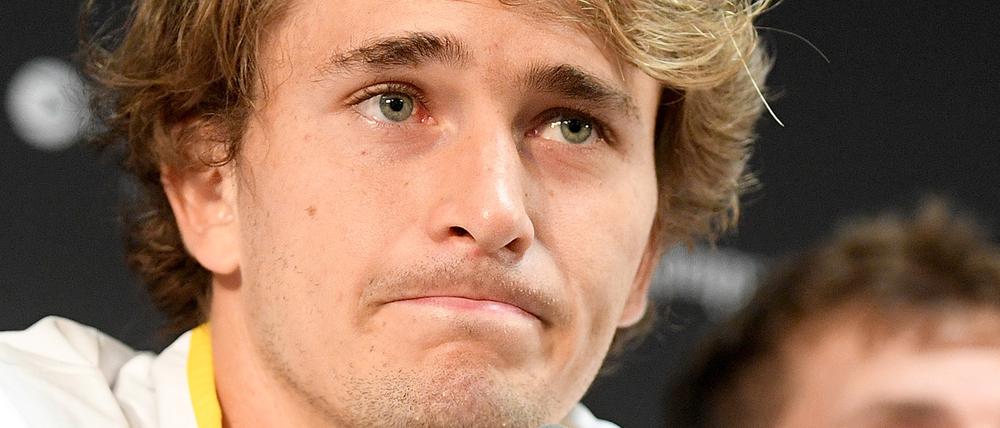 Tennisstar Alexander Zverev wird dem deutschen Team wegen einer neuen Verletzung bei der Davis-Cup-Zwischenrunde in Hamburg fehlen.