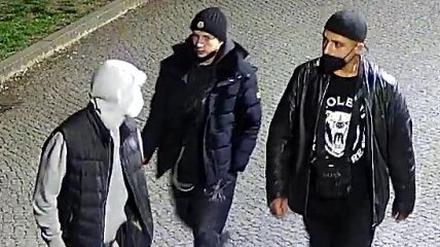 Das Trio soll einen 21-Jährigen bedroht haben.