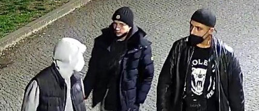 Das Trio soll einen 21-Jährigen bedroht haben.