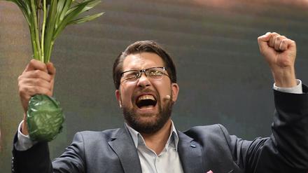 Der Chef der rechtspopulistischen Schwedendemokraten, Akesson, kann bereits einen Erfolg feiern.