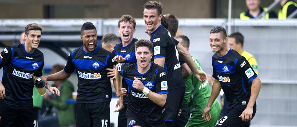 Rekordtor durch Moritz Stoppelkamp (Mitte) und Tabellenführung: Das war der SC Paderborn im September 2014. 