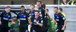 Rekordtor durch Moritz Stoppelkamp (Mitte) und Tabellenführung: Das war der SC Paderborn im September 2014. 