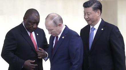 Die Präsidenten Südafrikas und Chinas, Cyril Ramaphosa und Xi Jinping, beim 11. Brics-Gipfel 2019 in Brasilien, damals noch mit Wladimir Putin. 