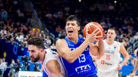 Gegen Serbien um Euroleague-MVP Vasilije Micic (links) gelang Fontecchio mit Italien eine Sensation.