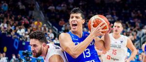 Gegen Serbien um Euroleague-MVP Vasilije Micic (links) gelang Fontecchio mit Italien eine Sensation.