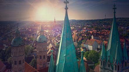 Vom Dom geht der Blick ins sanfte Hügelland.