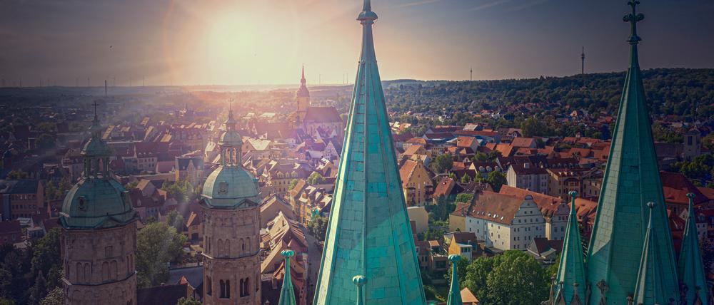 Vom Dom geht der Blick ins sanfte Hügelland.