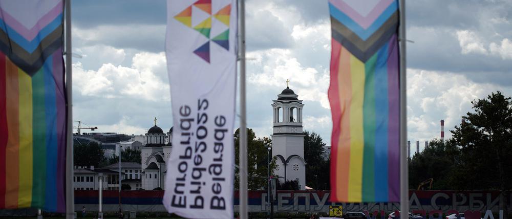 Fahne des Europrides in Belgrad