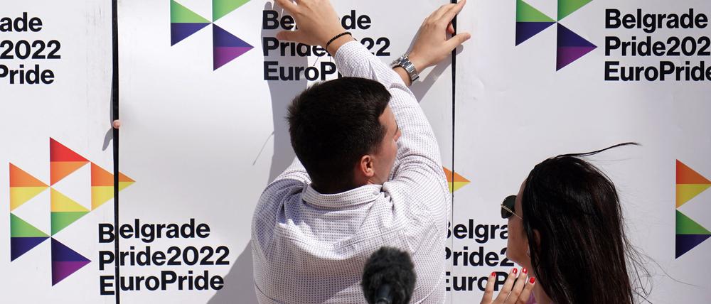 Freiwillige Helferinnen für den Europride in Belgrad.