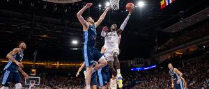  Basketball Berlin 13.09.2022 Eurobasket 2022 Viertelfinale Deutschland GER - Griechenland GRE Dennis Schröder / Schroeder Deutschland, No.17 Schröder Schroder Georgios Papagiannis Griechenland, No.14 *** Basketball Berlin 13 09 2022 Eurobasket 2022 Quarterfinals Germany GER Greece GRE Dennis Schröder Schroeder Germany, No 17 Schröder Schroder Georgios Papagiannis Greece, No 14