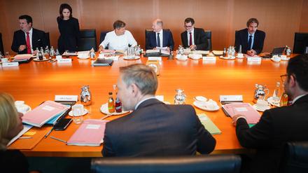 In der Sitzung des Bundeskabinetts im Bundeskanzleramt ist die Einführung des Bürgergelds als Hartz-IV-Ersatz beschlossen worden. 