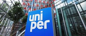 Ein Logo steht im Foyer der Hauptverwaltung des Energieversorgungsunternehmens Uniper in Düsseldorf.