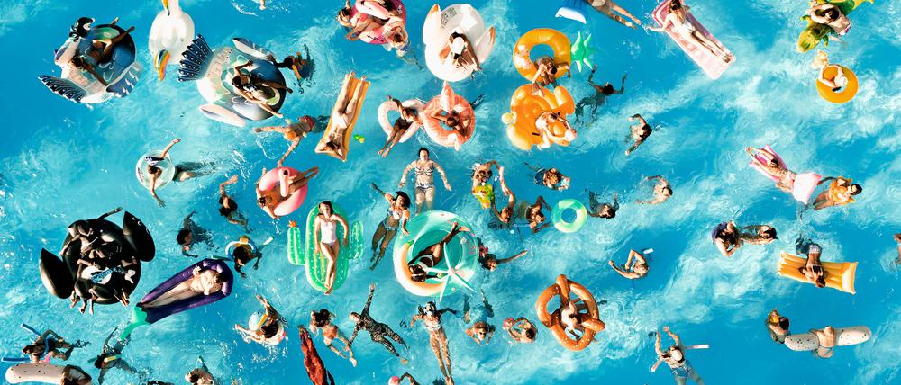 Getümmel im Chlorwasser: Doris Dörries Film „Freibad“ kommt jetzt in die Kinos