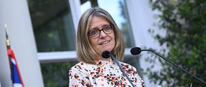 Der letzte Toast. Jahrzehntelang wurde auch in Deutschland auf den Geburtstag der Queen angestoßen. Die britische Botschafterin Jill Gallard sprach vor geladenen Gästen bei der «Queen’s Birthday Party» im Mai in ihrer Residenz, bei der auch das 70,. Thronjubiläum gefeiert wurde. 