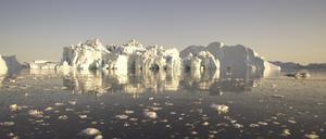 Berge, die im Wasser träumen. Wehe, wenn die steigenden Temperaturen sie zum Erwachen bringen.