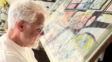 Michael Nicoll Yahgulanaas bei der Arbeit an seinem Bild für Berlin.