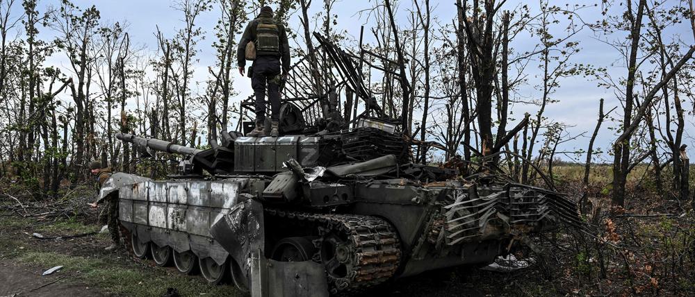 Ein verlassener russischer Panzer nahe Isjum