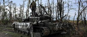 Ein verlassener russischer Panzer nahe Isjum