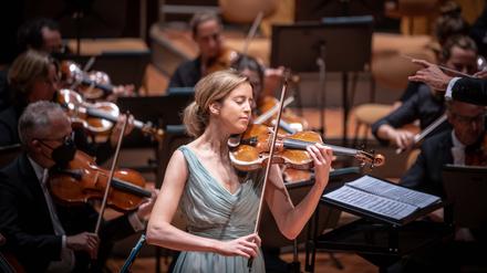 Die norwegische Geigerin Vilde Frang beim Konzert in der Philharmonie. 