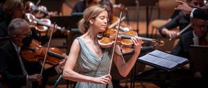 Die norwegische Geigerin Vilde Frang beim Konzert in der Philharmonie. 