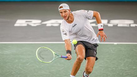 Jan-Lennard Struff gewann sein Duell mit Frankreichs Benjamin Bonzi nach großem Kampf und Abwehr zweier Matchbälle.
