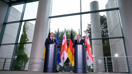 Kanzler Scholz (rechts) und sein georgischer Amtskollege Garibaschwili am Mittwoch in Berlin.