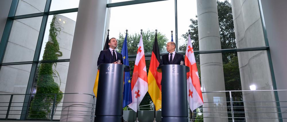 Kanzler Scholz (rechts) und sein georgischer Amtskollege Garibaschwili am Mittwoch in Berlin.