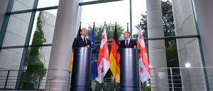 Kanzler Scholz (rechts) und sein georgischer Amtskollege Garibaschwili am Mittwoch in Berlin.