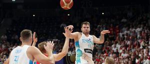 Luka Doncic litt gegen Polen unter körperlichen Problemen und konnte die Niederlage von Titelverteidiger Slowenien nicht verhindern.