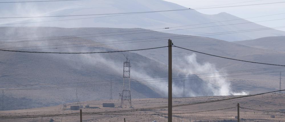 Ein Blick von der Stadt Vardenis in Armenien nach einem aserbaidschanischen Angriff.