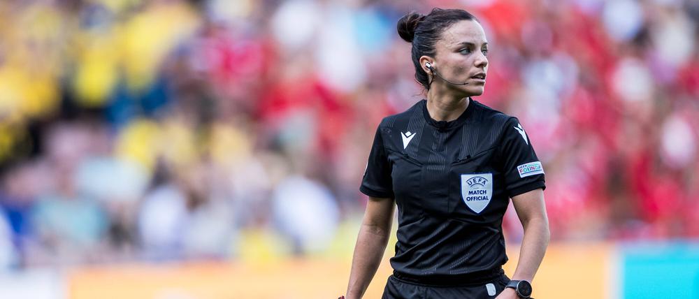 Marta Huerta De Aza pfiff unter anderem das Eröffnungsspiel bei der EM in England.