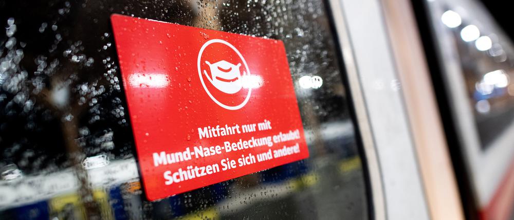 Die Maskenpflicht im öffentlichen Nahverkehr war eine der wenigen Regeln, die im Sommer noch galten. 