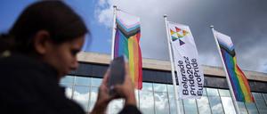 Die Fahnen der Europride in Belgrad.