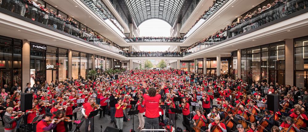 Der „Symphonic Mob“ in der „Mall of Berlin“ im Jahr 2017.