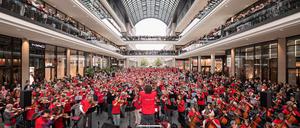 Der „Symphonic Mob“ in der „Mall of Berlin“ im Jahr 2017.