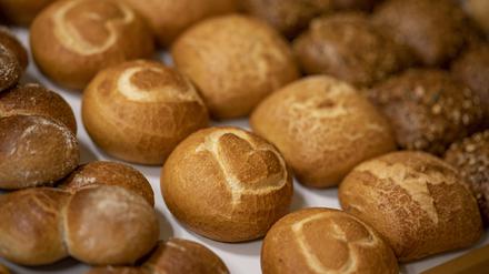 Kostet das Brötchen bald einen Euro? Die Bäcker leiden unter den hohen Gaspreisen. 