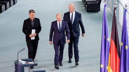Wirtschaftsminister Habeck, Kanzlere Scholz und Brandenburgs Ministerpräsident Woidke präsentieren am Freitag ihren Plan für Schwedt.