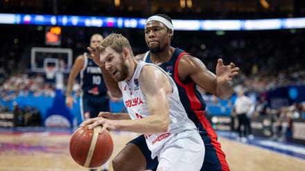 Die Franzosen (rechts Topscorer Guerschon Yabusele) ließen Polen keine Luft zum Atmen und gewannen das Halbfinale ohne große Mühe. 