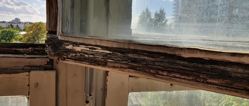 Die Fenster am Gymnasium am Europasportpark drohen herauszufallen.