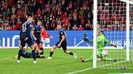 Bitter. Anthony Caci hat das 1:1 für Mainz erzielt, die Berliner schauen hinterher.