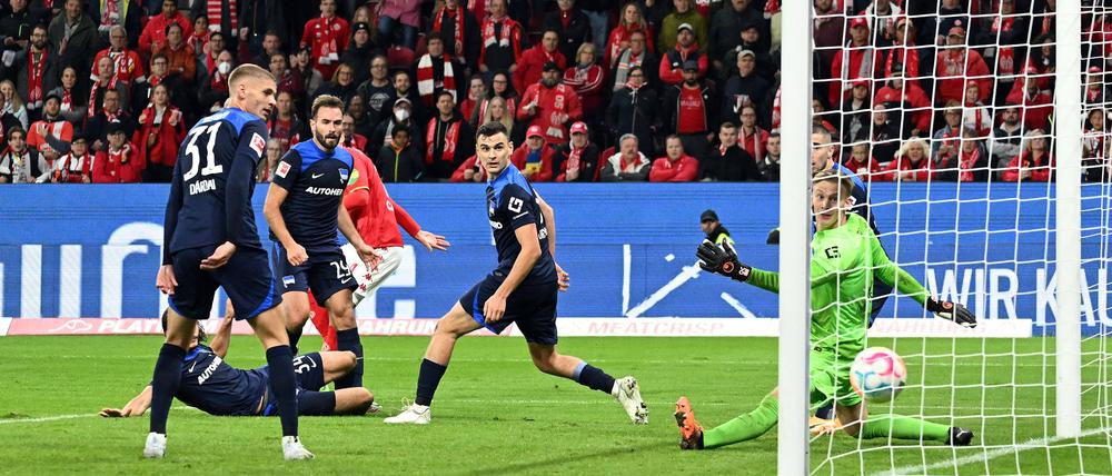 Bitter. Anthony Caci hat das 1:1 für Mainz erzielt, die Berliner schauen hinterher.